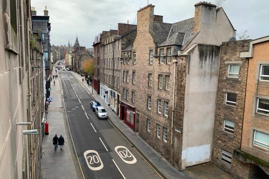 The Perfect Home On Royal Mile Edinburgh Bagian luar foto